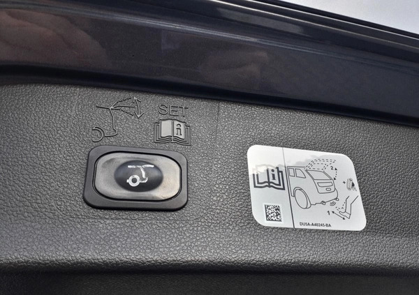 Ford Kuga cena 99900 przebieg: 86946, rok produkcji 2018 z Poznań małe 466